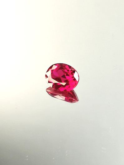 Rubiini (synt.) 5,1 ct ovaali