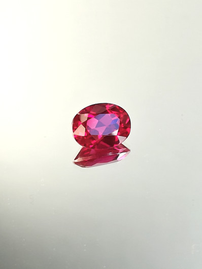 Rubiini (synt.) 5,1 ct ovaali