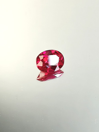 Rubiini (synt.) 5,1 ct ovaali