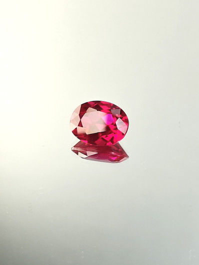 Rubiini (synt.) 5,1 ct ovaali