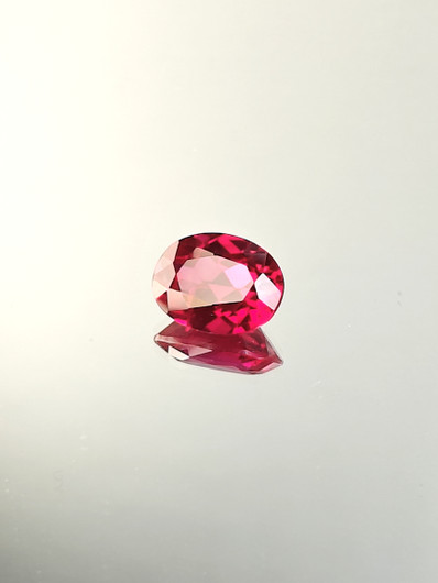 Rubiini (synt.) 5,1 ct ovaali