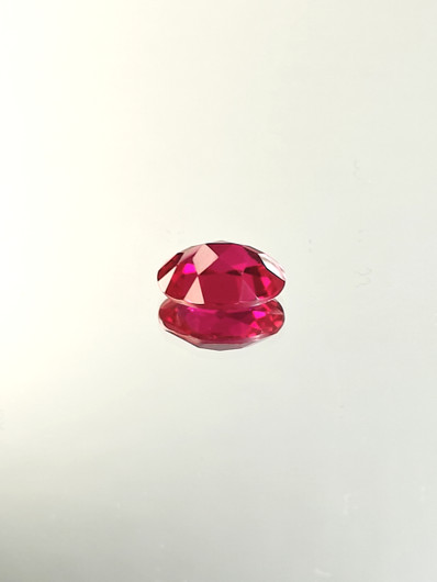 Rubiini (synt.) 5,1 ct ovaali