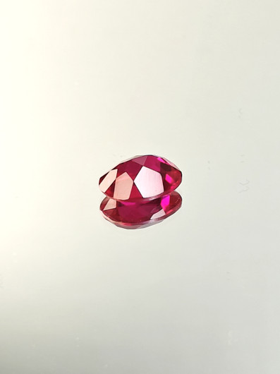 Rubiini (synt.) 5,1 ct ovaali
