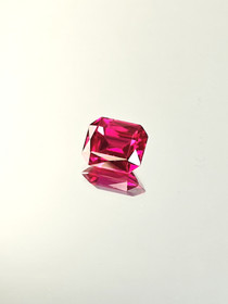 Rubiini (synt.) 3,8 ct smaragdi