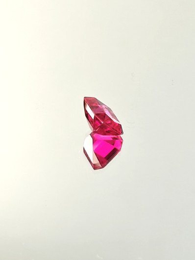 Rubiini (synt.) 3,8 ct smaragdi
