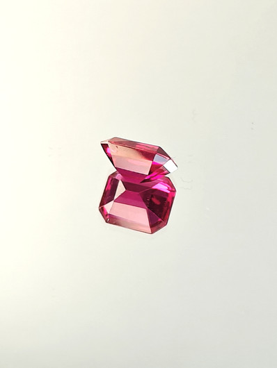Rubiini (synt.) 3,8 ct smaragdi