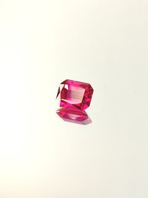 Rubiini (synt.) 3,8 ct smaragdi