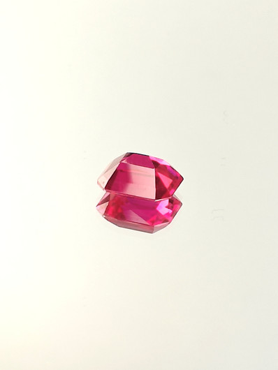 Rubiini (synt.) 3,8 ct smaragdi