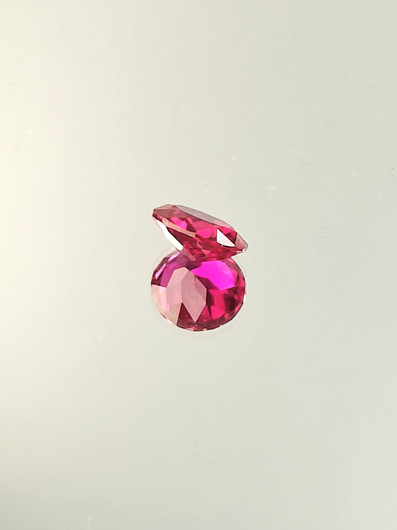 Rubiini (synt.) 2,9 ct ovaali