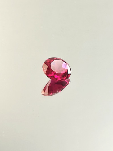 Rubiini (synt.) 2,9 ct ovaali