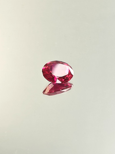 Rubiini (synt.) 2,9 ct ovaali