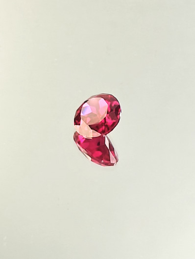 Rubiini (synt.) 2,9 ct ovaali