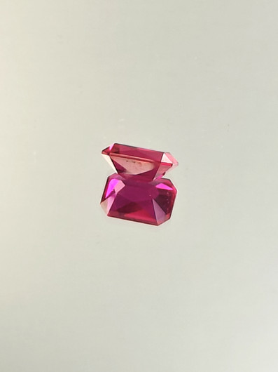 Rubiini (synt.) 3,5 ct smaragdi