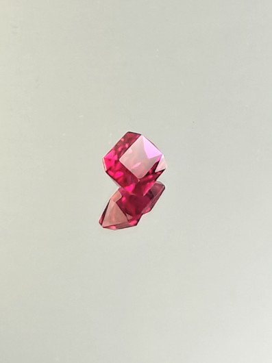 Rubiini (synt.) 3,5 ct smaragdi
