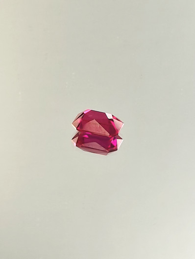 Rubiini (synt.) 3,5 ct smaragdi