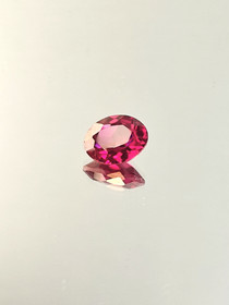 Rubiini (synt.) 3,1 ct ovaali