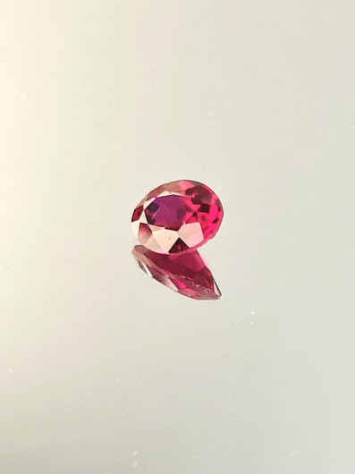 Rubiini (synt.) 3,1 ct ovaali