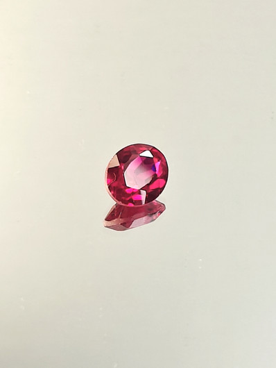 Rubiini (synt.) 3,1 ct ovaali