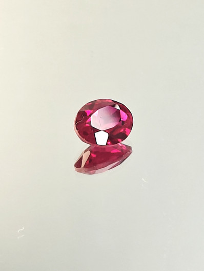 Rubiini (synt.) 3,1 ct ovaali