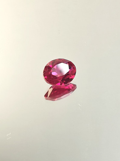 Rubiini (synt.) 3,1 ct ovaali