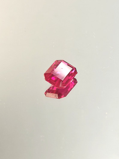 Rubiini (synt.) 2,2 ct smaragdi