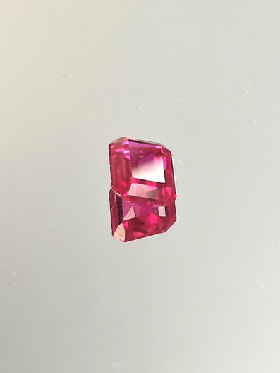 Rubiini (synt.) 2,2 ct smaragdi