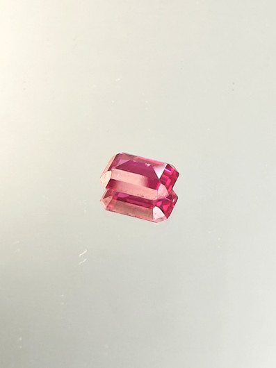 Rubiini (synt.) 2,2 ct smaragdi
