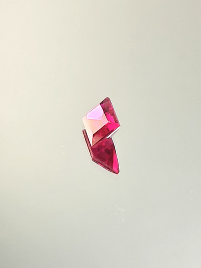 Rubiini (synt.) 1,3 ct suorakaide