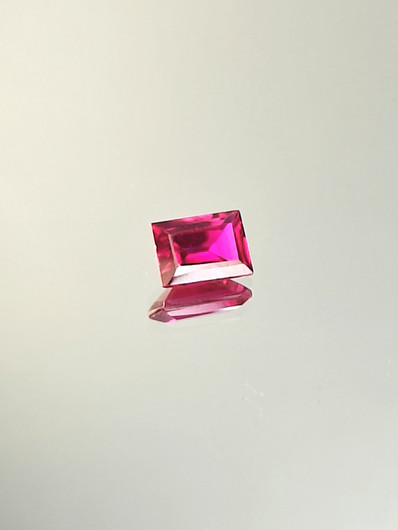 Rubiini (synt.) 1,3 ct suorakaide