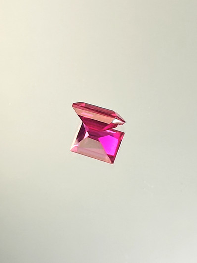Rubiini (synt.) 1,3 ct suorakaide