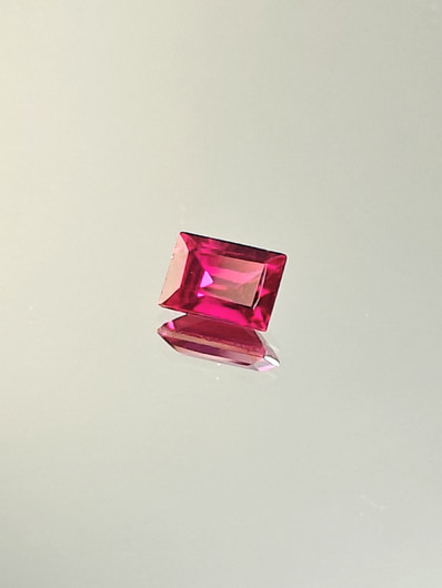 Rubiini (synt.) 1,3 ct suorakaide