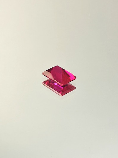 Rubiini (synt.) 1,3 ct suorakaide