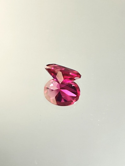 Rubiini (synt.) 1,4 ct ovaali