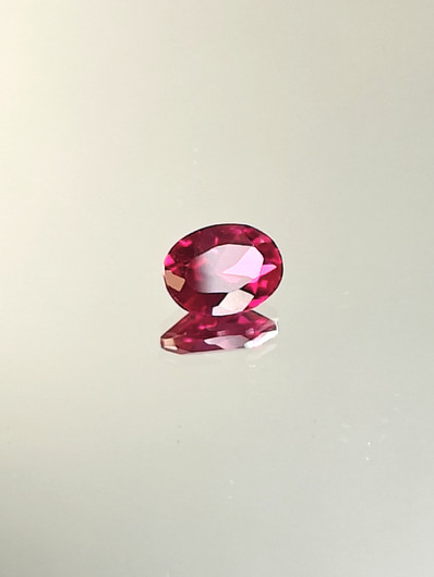 Rubiini (synt.) 1,4 ct ovaali