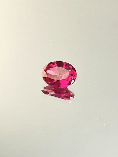 Rubiini (synt.) 1,4 ct ovaali