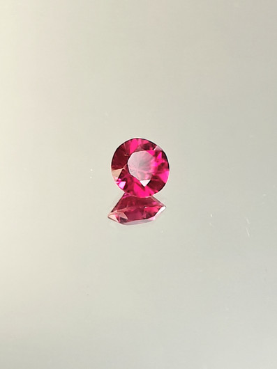 Rubiini (synt.) 1,3 ct pyöreä