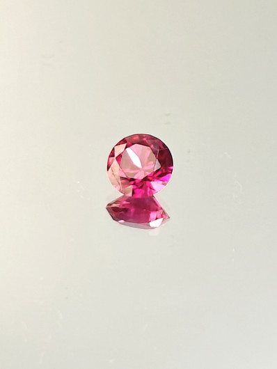 Rubiini (synt.) 1,1 ct pyöreä