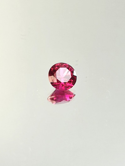 Rubiini (synt.) 1,1 ct pyöreä