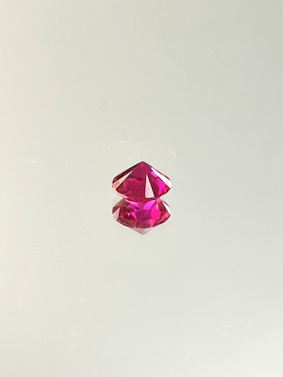 Rubiini (synt.) 1,1 ct pyöreä