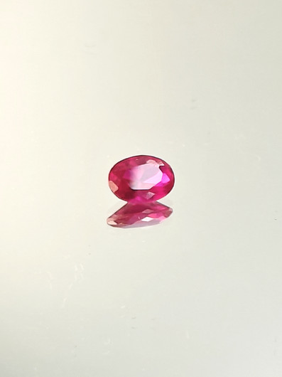 Rubiini (synt.) 0,9 ct ovaali