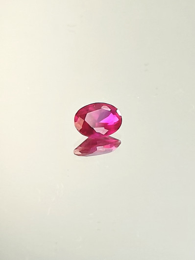 Rubiini (synt.) 0,9 ct ovaali