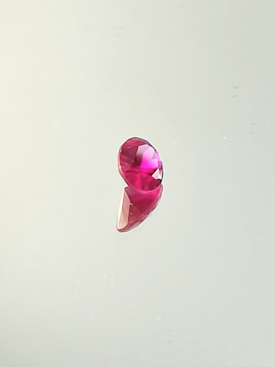 Rubiini (synt.) 0,9 ct ovaali