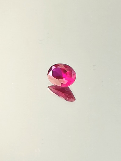 Rubiini (synt.) 0,9 ct ovaali