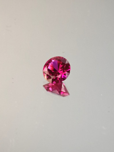 Rubiini (synt.) 0,9 ct pyöreä