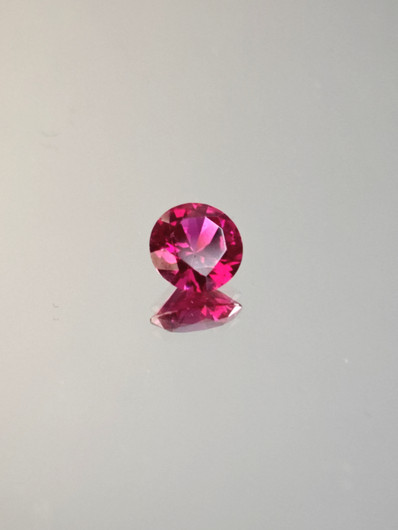 Rubiini (synt.) 0,9 ct pyöreä