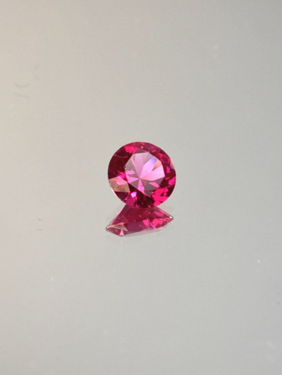 Rubiini (synt.) 0,9 ct pyöreä