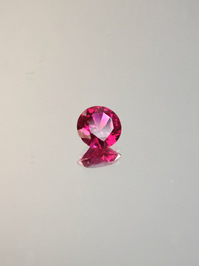 Rubiini (synt.) 0,9 ct pyöreä