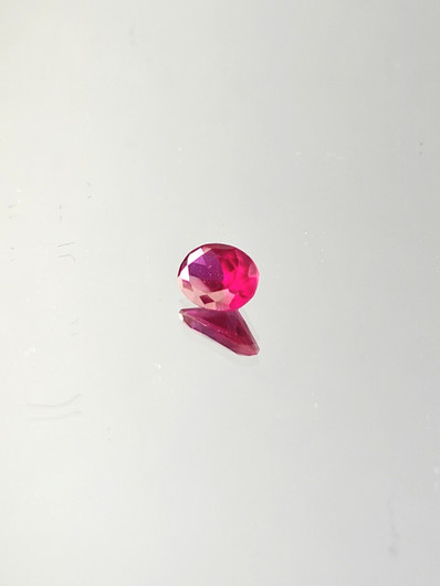Rubiini (synt.) 0,8 ct ovaali