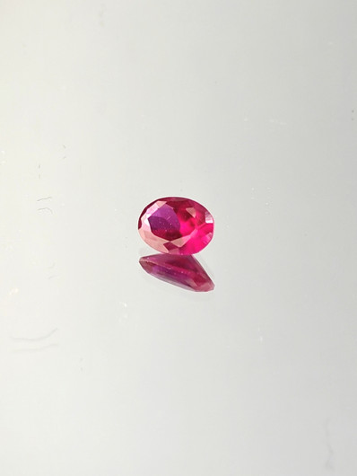 Rubiini (synt.) 0,8 ct ovaali