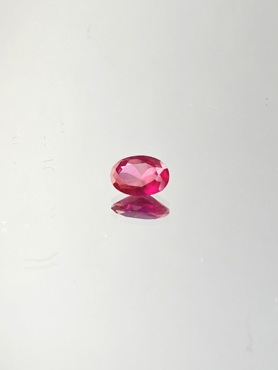 Rubiini (synt.) 0,8 ct ovaali